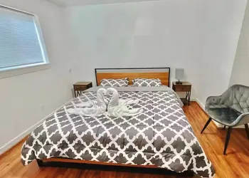 The Seattle Haven - Modern Suites hotel thumbnail 4