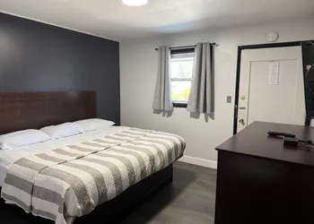 Budget Inn hotel thumbnail 2
