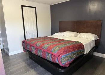 Budget Inn hotel thumbnail 8