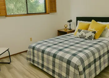 Beautiful House with Yard in Bellevue hotel thumbnail 8