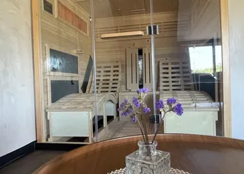 Emrose Luxury Cabins hotel thumbnail 7
