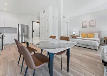 Charming LA Retreat hotel thumbnail 3