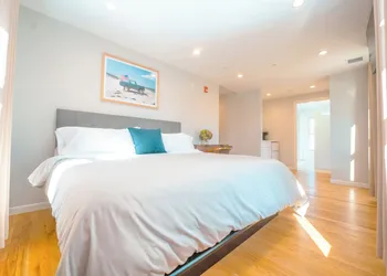 Hampton Bays Hotel on Main hotel thumbnail 3