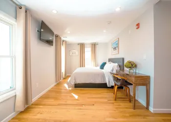 Hampton Bays Hotel on Main hotel thumbnail 4
