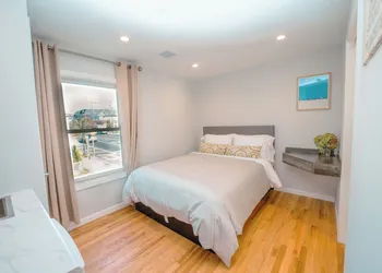 Hampton Bays Hotel on Main hotel thumbnail 6