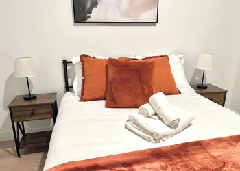 Chic Urban Retreat in Heart of LA hotel thumbnail 6
