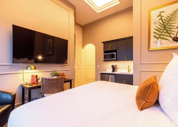 Sinclair Suites hotel thumbnail 3
