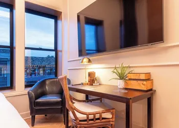 Sinclair Suites hotel thumbnail 5