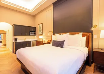 Sinclair Suites hotel thumbnail 6