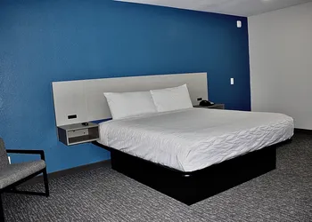 Hummingbird Hotel hotel thumbnail 6