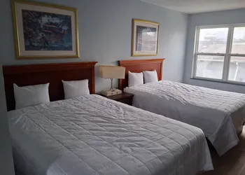 Lakeview Inn hotel thumbnail 3