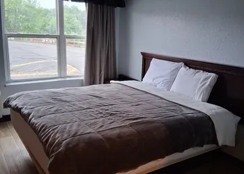 Lakeview Inn hotel thumbnail 4