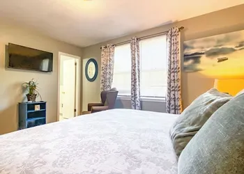 The Blue Spring Oasis hotel thumbnail 2