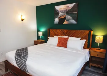 Tofino Oceanfront Hotel Suite hotel thumbnail 2