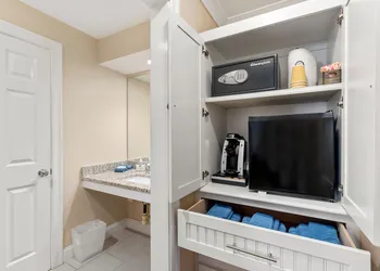 Guest House Suites hotel thumbnail 6