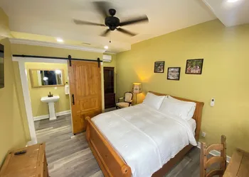 The Roanoke Hotel hotel thumbnail 2