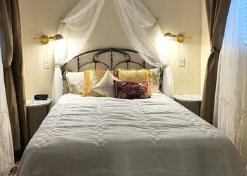 Whimsy Station hotel thumbnail 8
