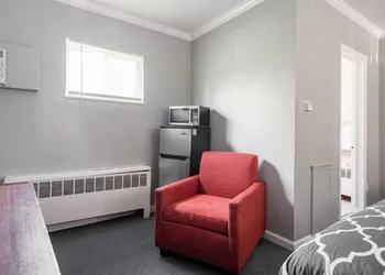 Browntown Room for 4: Comfort, Wifi & Parking hotel thumbnail 3