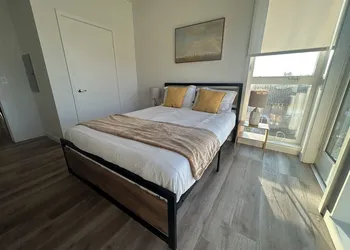 Elegant Retreat in the Heart of LA hotel thumbnail 2