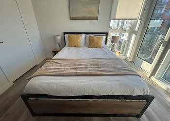 Elegant Retreat in the Heart of LA hotel thumbnail 3