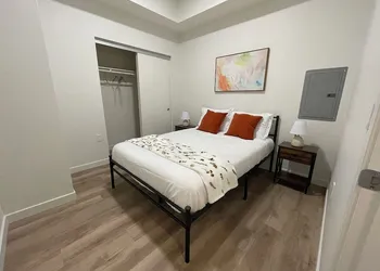 Elegant Retreat in the Heart of LA hotel thumbnail 4