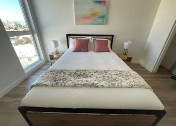 Elegant Retreat in the Heart of LA hotel thumbnail 6