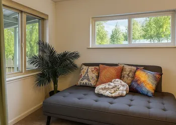Master Suite with Fruitful Tree backyard hotel thumbnail 2