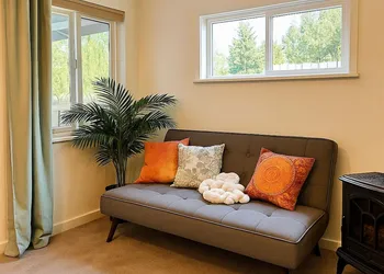 Master Suite with Fruitful Tree backyard hotel thumbnail 6