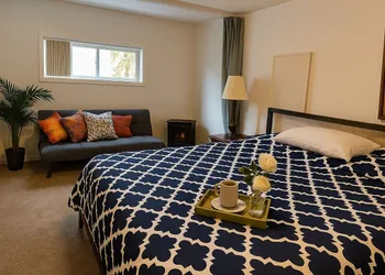 Master Suite with Fruitful Tree backyard hotel thumbnail 7