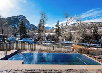 Beaver Creek Solace by Avantstay Studio w/ Resort Pool + Hot Tub Premier Avon Location hotel thumbnail 2