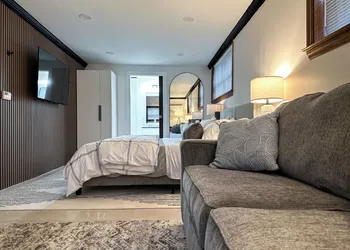 DTW Suites hotel thumbnail 4