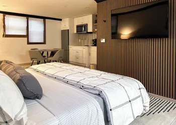 DTW Suites hotel thumbnail 6