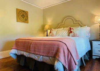 Bonaparte Castle hotel thumbnail 3