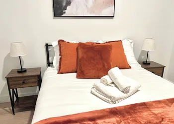 Stylish Downtown LA Gateway hotel thumbnail 4