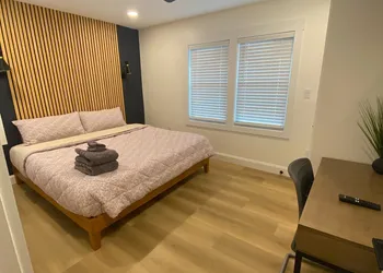 10 Burnett Home hotel thumbnail 2