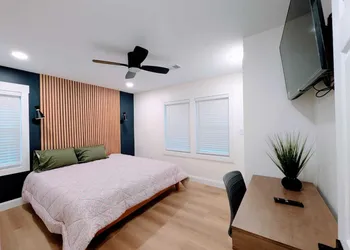10 Burnett Home hotel thumbnail 5