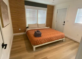 10 Burnett Home hotel thumbnail 7