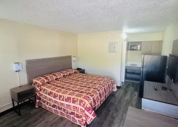 Studios & Suites 4 Less Virginia Beach hotel thumbnail 3