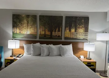 Days Inn by Wyndham Clanton AL hotel thumbnail 4