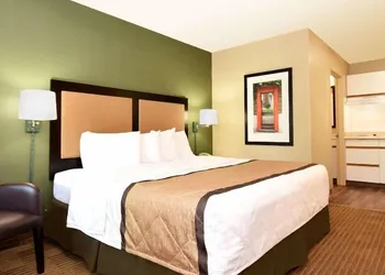 Wonderful Room in Music City hotel thumbnail 2