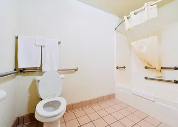 Comfort Crest Inn hotel thumbnail 7