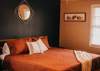 The Burrow-Cozy 3 BDRM HM - Free Parking hotel thumbnail 4