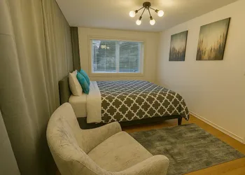 Luxury 180 degree Lake View hotel thumbnail 2