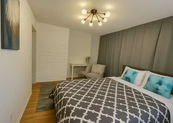 Luxury 180 degree Lake View hotel thumbnail 7