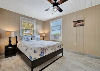 Stones Throw Beachfront Luxury Suites hotel thumbnail 3