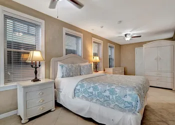 Stones Throw Beachfront Luxury Suites hotel thumbnail 4