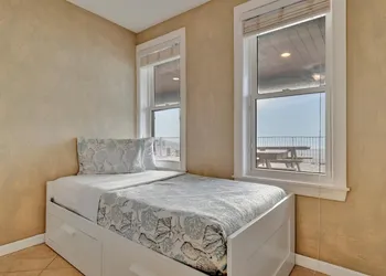 Stones Throw Beachfront Luxury Suites hotel thumbnail 5
