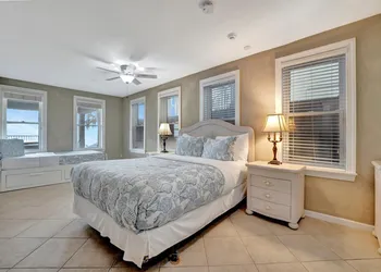 Stones Throw Beachfront Luxury Suites hotel thumbnail 6