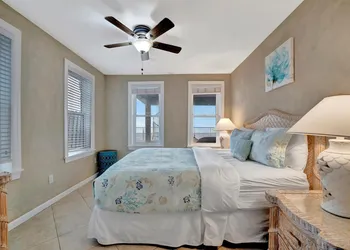 Stones Throw Beachfront Luxury Suites hotel thumbnail 7