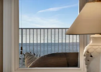 Stones Throw Beachfront Luxury Suites hotel thumbnail 8